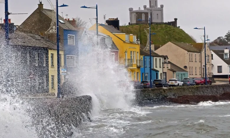 Met Office issues new 7-hour weather warning as Brits in 6 areas face travel chaos
