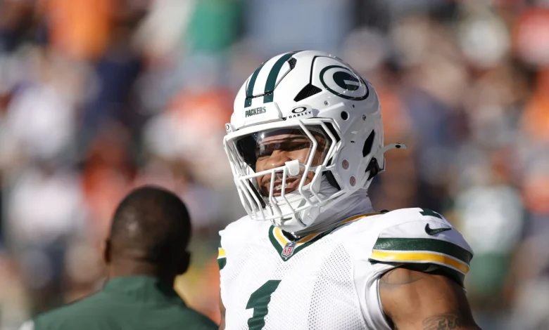 Micah Parsons heads to locker room after non-contact knee injury