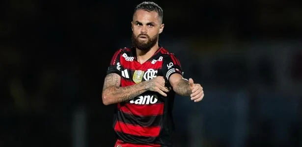 Michael cita vontade de ficar, mas joga permanência para diretoria do Fla