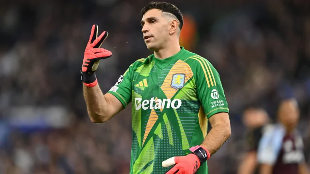 Miedo para Scaloni: “Dibu” Martínez sufrió una molestia muscular y no jugó