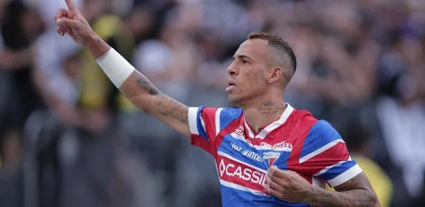 Milly Lacombe: Fortaleza, em estado de poesia, leva a torcida da lama ao êxtase