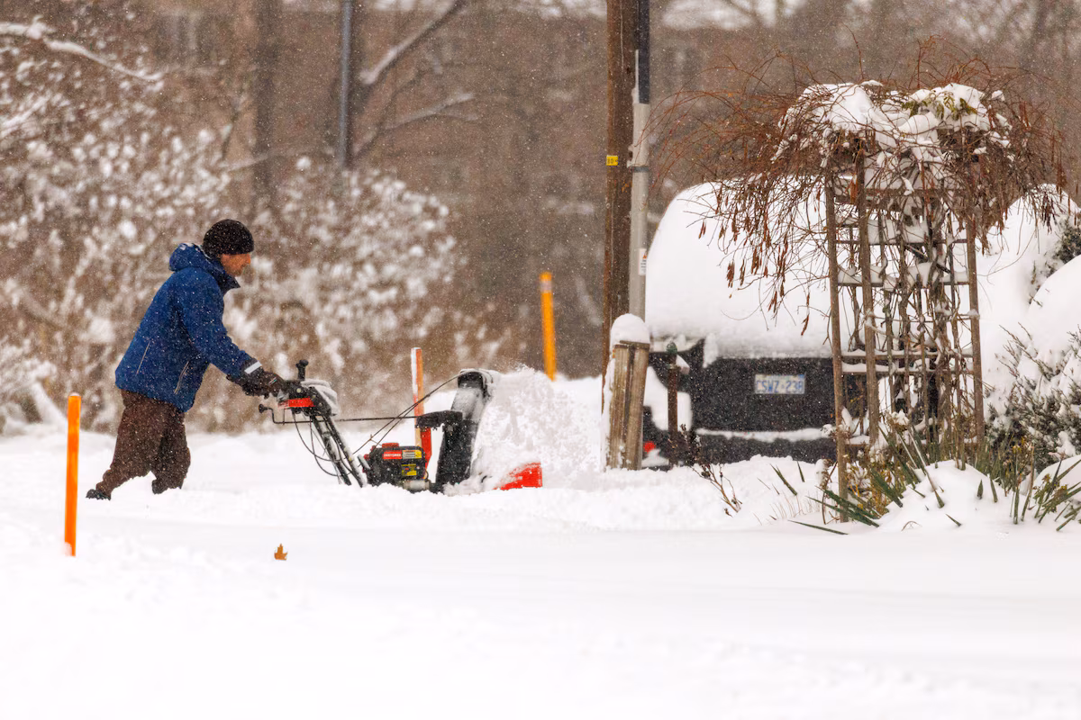 More snow hammers already hard-hit parts of southern Ontario