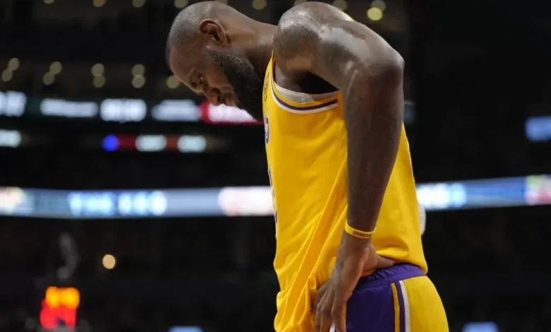 NBA Fans React To LeBron James' Performance In Lakers-Raptors Game