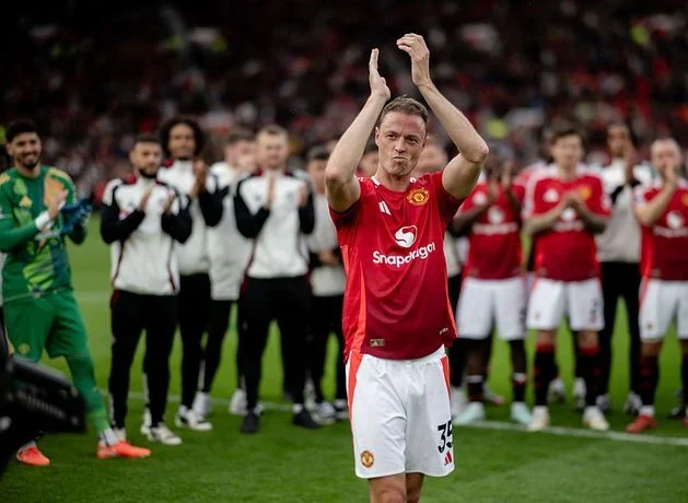 NI legend ‘quits role’ at Manchester United after just six months