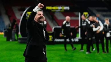 NI pair Stephen Robinson and Conor McMenamin help St Mirren stun hapless Celtic and lift Premier Sports Cup