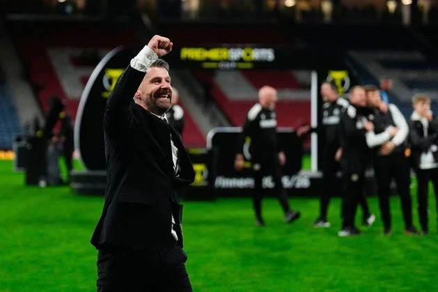 NI pair Stephen Robinson and Conor McMenamin help St Mirren stun hapless Celtic and lift Premier Sports Cup