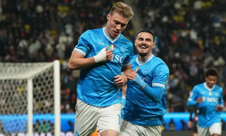 Napoli-Milan 2-0, luci d'Arabia per gli azzurri: Neres e Hojlund regalano la finale a Conte