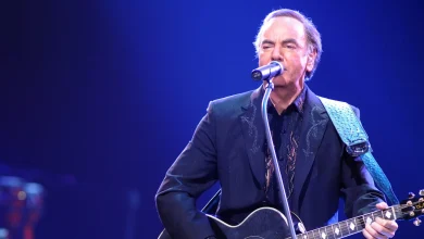 Neil Diamond Breaks Bob Dylan’s Record with Home After Dark at Age 67