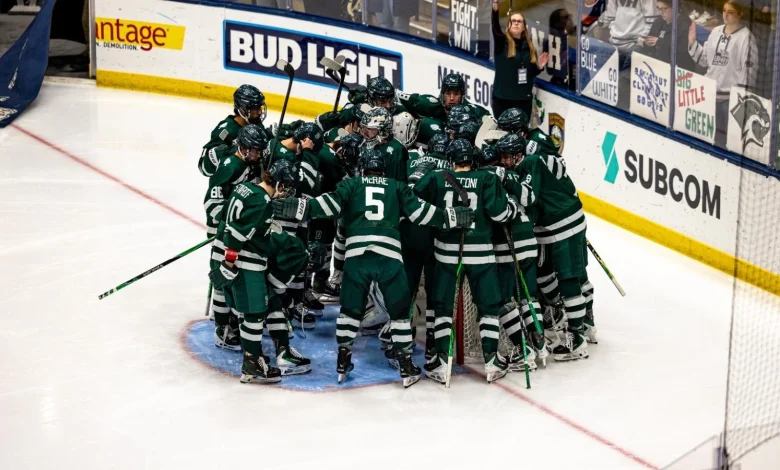 No. 8/7 Men's Hockey Falls In Overtime To UNH