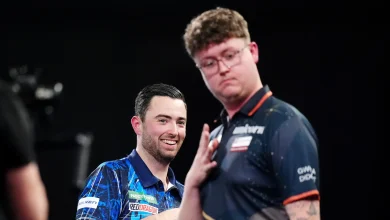 'No way to treat a legend' - Fans fear Ally Pally wasp is dead as World Darts star brutally sends it packing