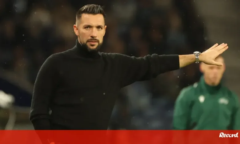 O onze do FC Porto para o jogo com o E. Amadora