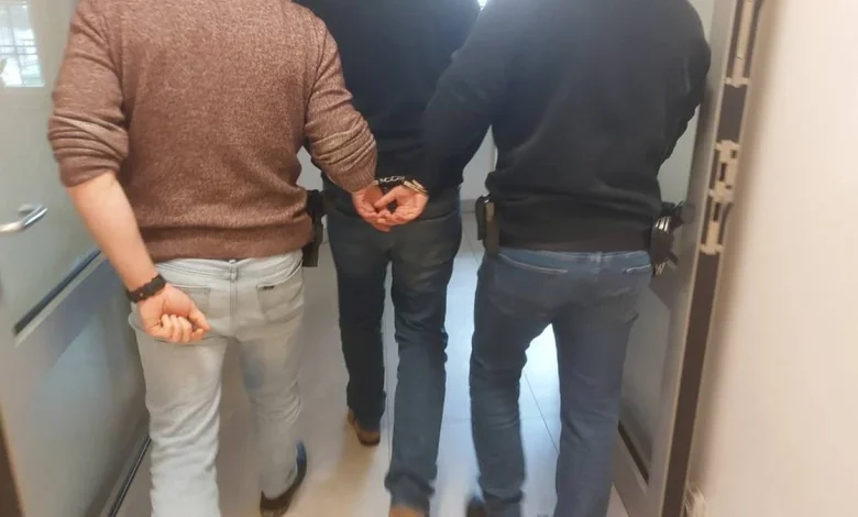 Oszukiwał "na BLIK-a". Zatrzymali go z 56 telefonami