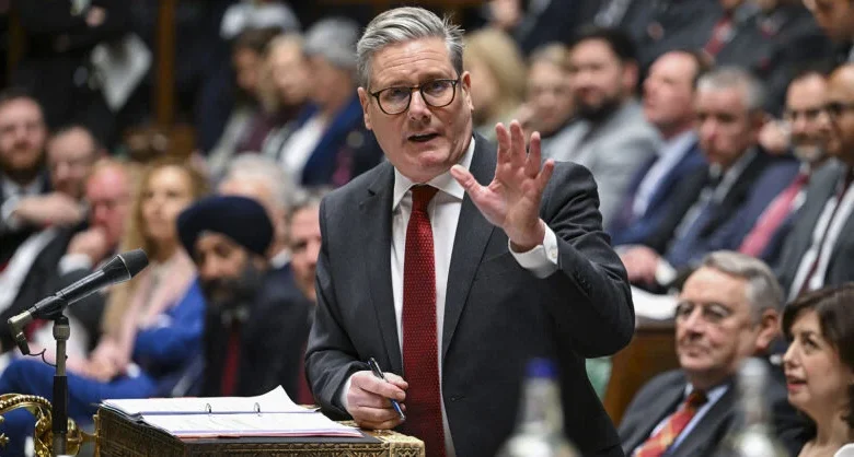 PMQs: Christmas cracker jokes fail to revive Keir Starmer
