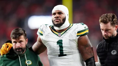 Packers star Micah Parsons suffers non-contact knee injury vs Broncos