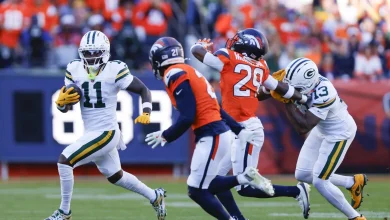 Packers up 16-14 at halftime in Denver