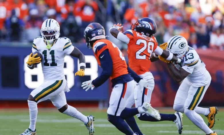 Packers up 16-14 at halftime in Denver