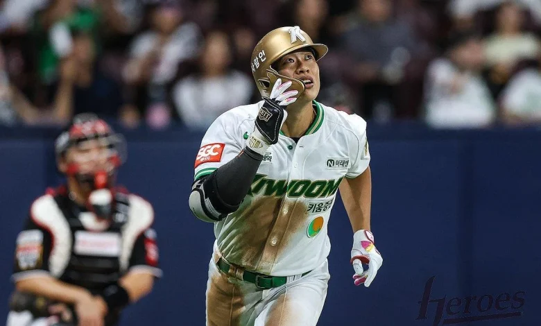 Padres Sign Sung-mun Song to Three-Year Deal