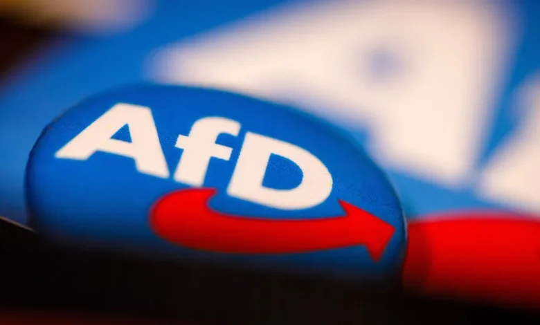 Parteikollegen begrüßt Anklage gegen AfD-Abgeordneten wegen Hitlergrußes in Bundestag erhoben