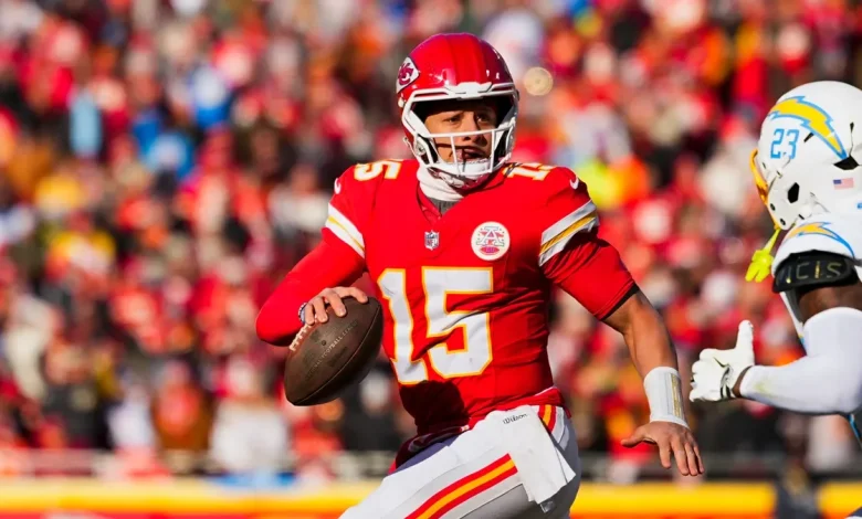 Patrick Mahomes injury update: Chiefs QB hurt vs. Chargers