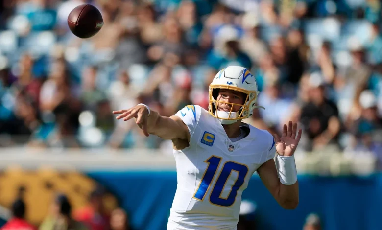 Perfect Week 14 MNF DFS Lineup: Stack Justin Herbert and this Explosive Wide Receiver