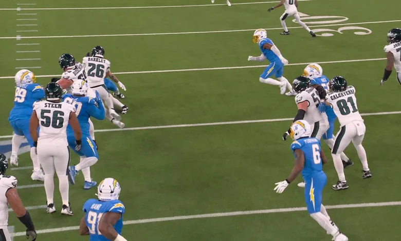 Philadelphia Eagles running back Saquon Barkley's wicked juke move sparks 13-yard run