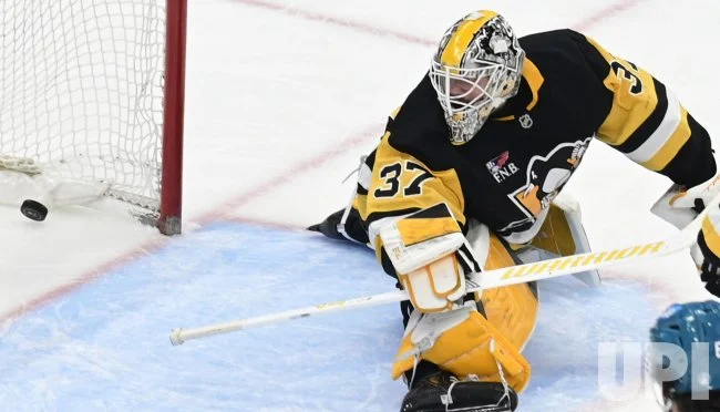 Photo: Sharks Score on Pittsburgh Penguins Goaltender Arturs Silovs - PIT2025121305
