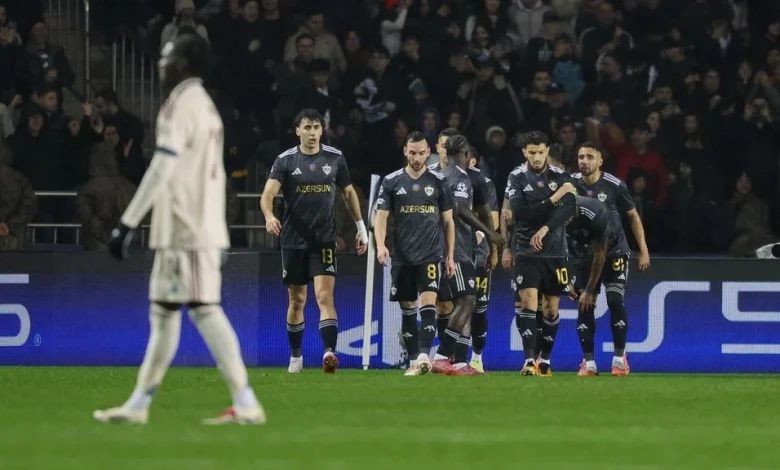 Piepjong en gehavend Ajax op jacht naar zege in Azerbeidzjan • Steur, Bouwman en Mokio in basis