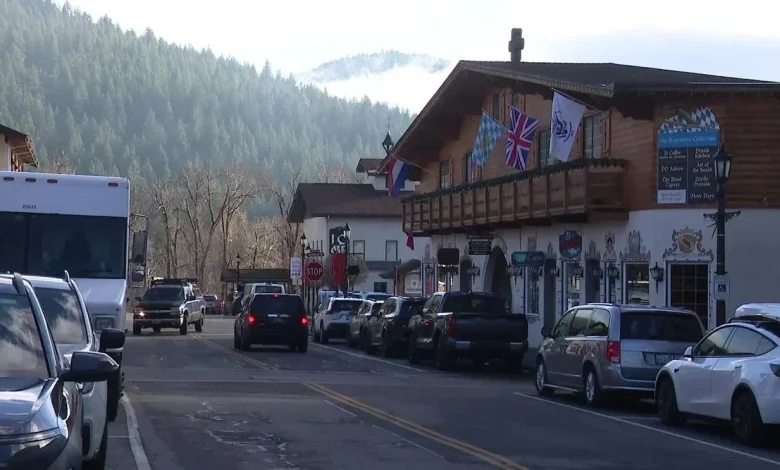 Power outage and road closures dim Leavenworth's holiday lights