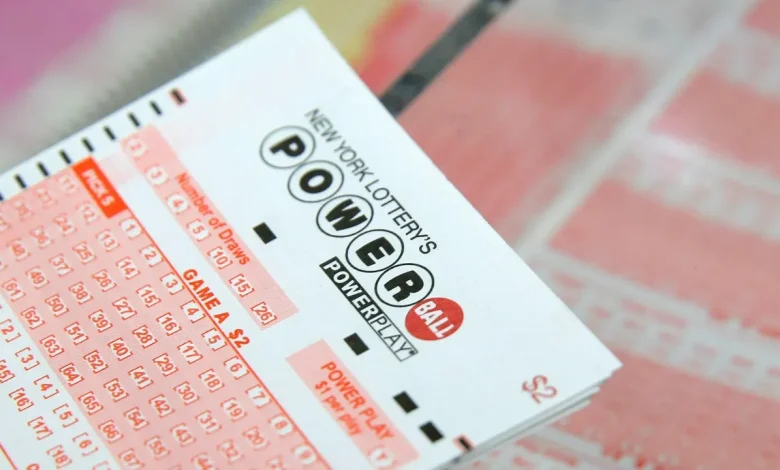 Powerball jackpot climbs to $740M after no weekend grand prize winner