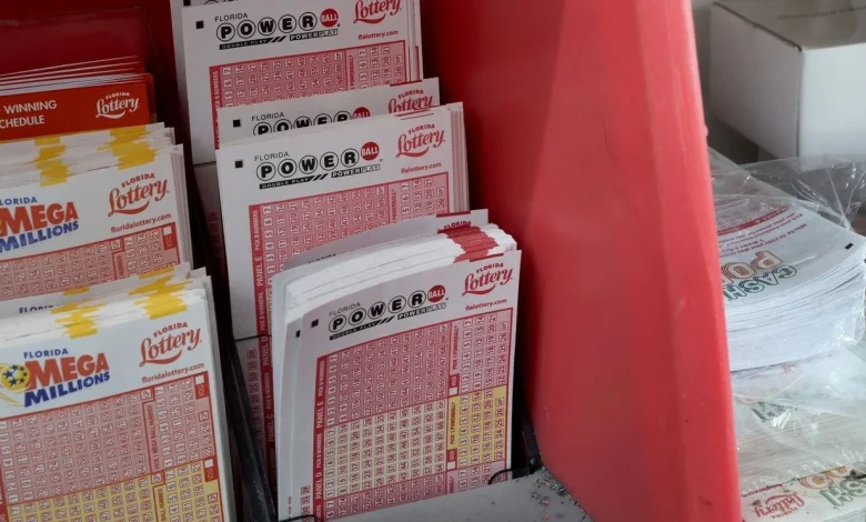 Powerball jackpot continues to climb after no winners in Wednesday's drawing