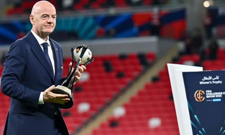 Presidente da Fifa revela 'escudo' que Flamengo ou PSG terá direito a usar na camisa por título da Intercontinental