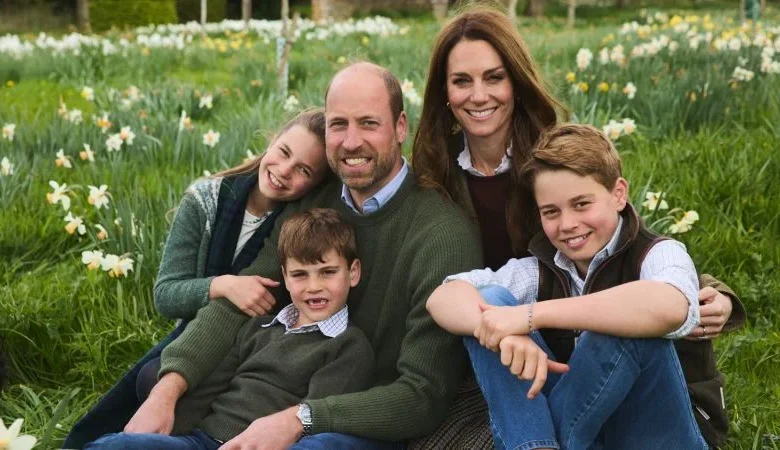 Prince and Princess of Wales release Christmas card photo