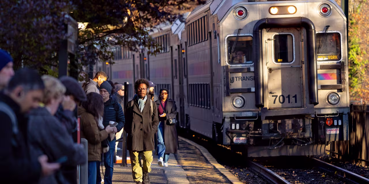 Private Payrolls Hold Up