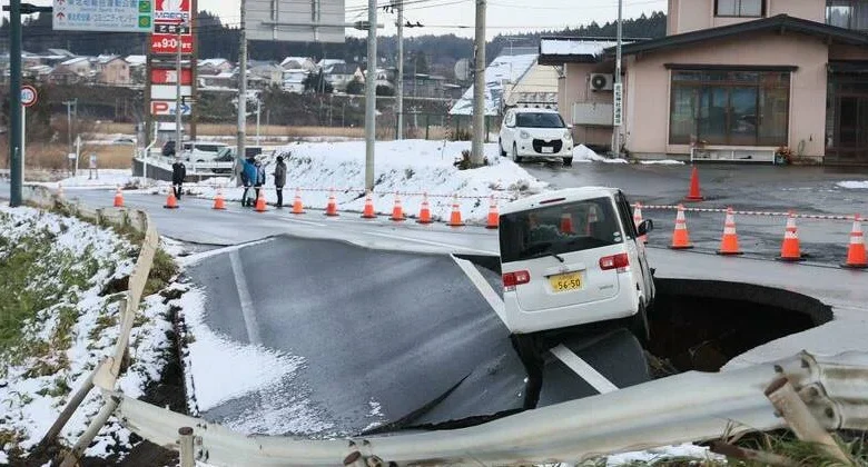 Quake measuring 6.9 causes small tsunami off Japan