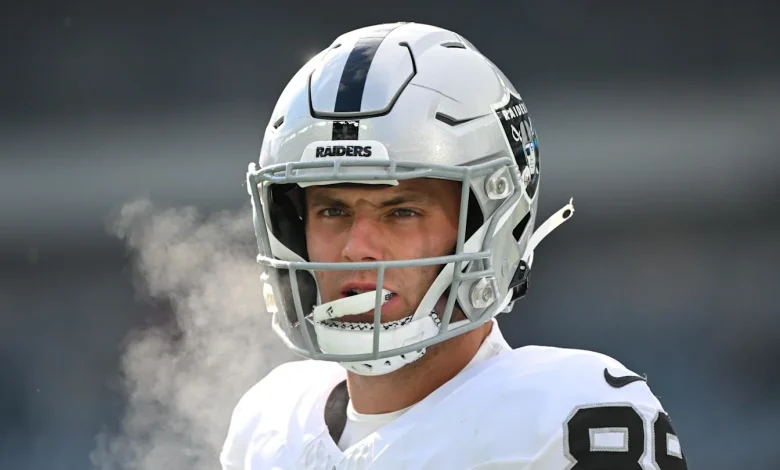 Raiders Somehow Hit Newest Low in Debacle vs. Eagles