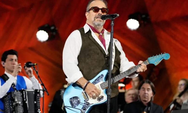 Raul Malo, the soulful tenor and frontman of The Mavericks, has died at age 60