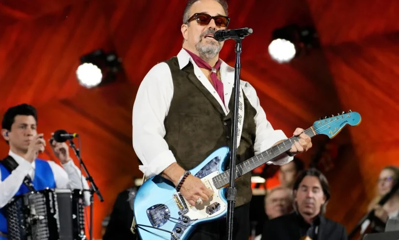 Raul Malo, the soulful tenor and frontman of The Mavericks, has died at age 60