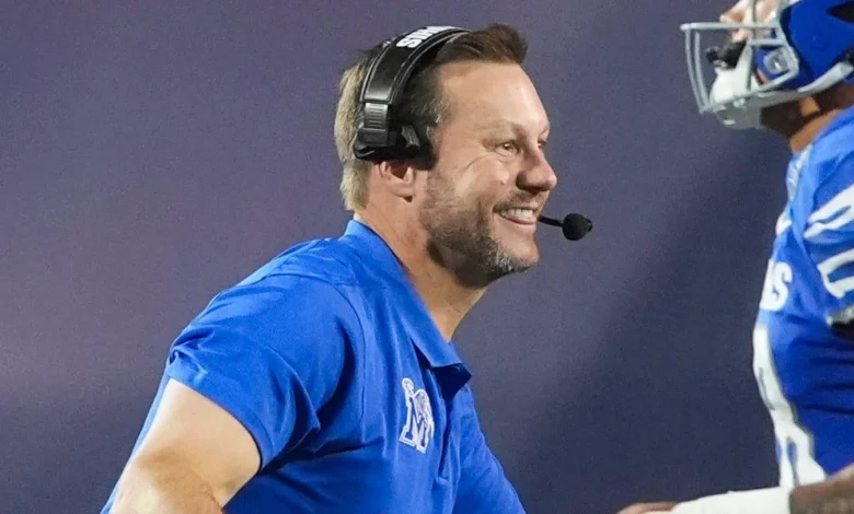 Razorbacks hire Larry Smith to lead wide receivers group of new offense