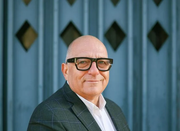 Renowned architect and RTÉ presenter Hugh Wallace dies aged 68