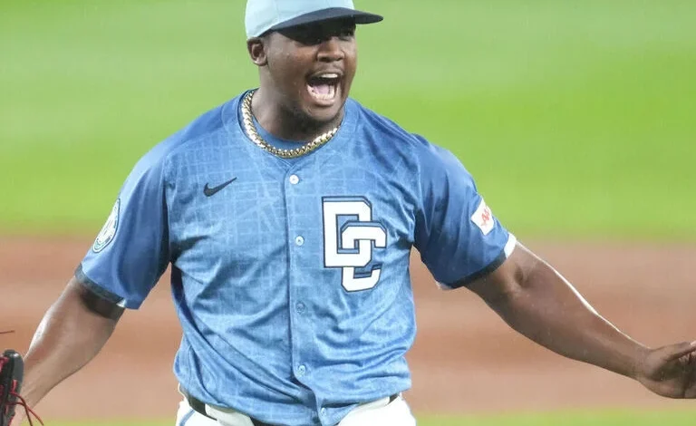 Report: Nationals trade Ferrer to Mariners for Ford