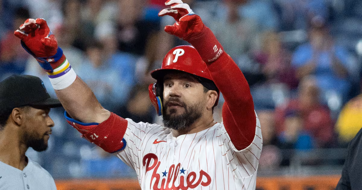 Report: Schwarber returning to Phillies on five-year, $150 million deal