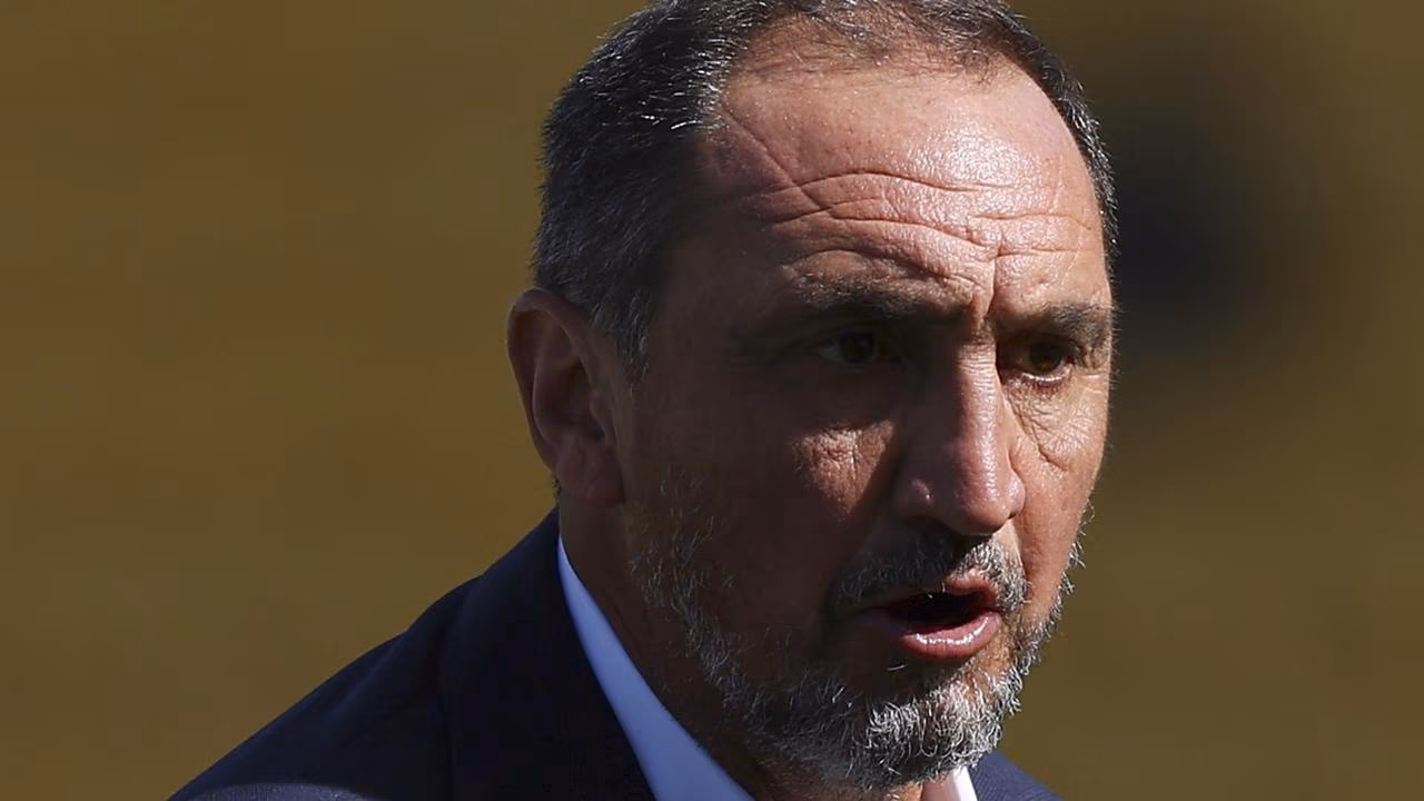 Roar coach aiming to sink his former club