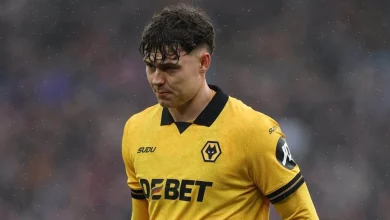 Rob Edwards told Jorgen Strand Larsen ‘keep your head down’ after Wolves fans’ sarcastic cheers