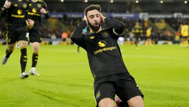 Rudderless Manchester United cruise past winless Wolves