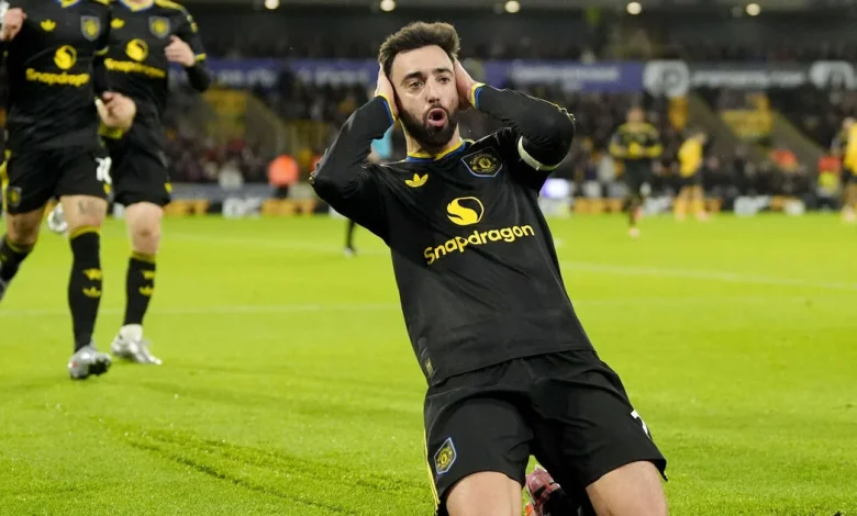 Rudderless Manchester United cruise past winless Wolves