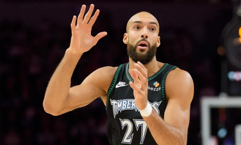 Rudy Gobert Ejected After Elbowing Suns Player in Ribs