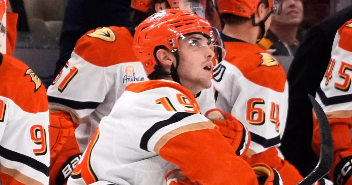 Sennecke beats buzzer to force overtime, Ducks win in shootout to beat Penguins