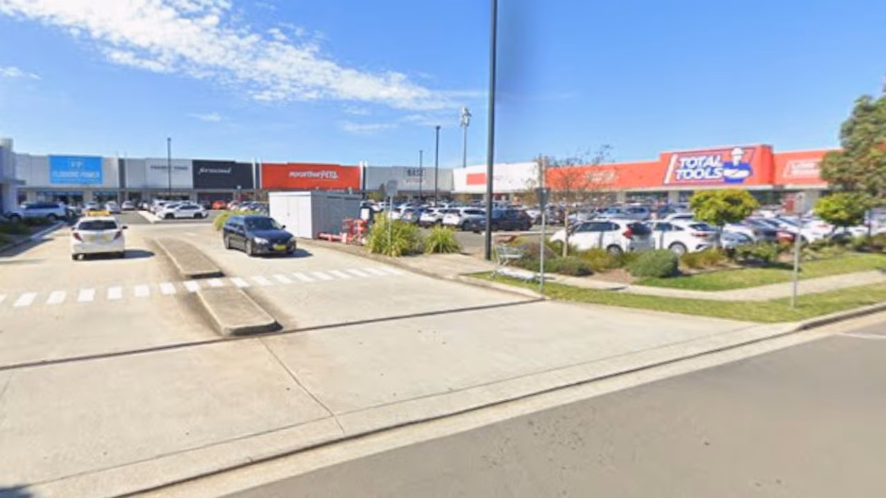 Shopping centre hit by daylight shooting