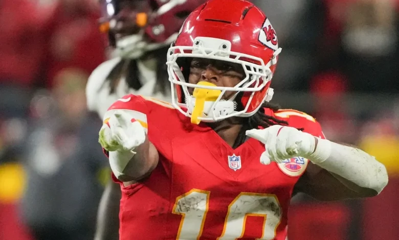 Should You Start Kansas City Chiefs RBs Kareem Hunt or Isiah Pacheco in Fantasy Football Week 14?