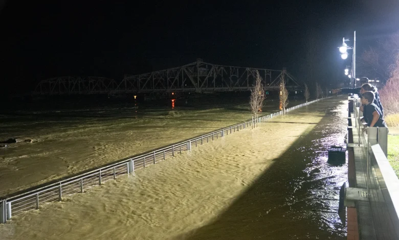 Skagit River near Mount Vernon expected to reach record crest early Friday morning